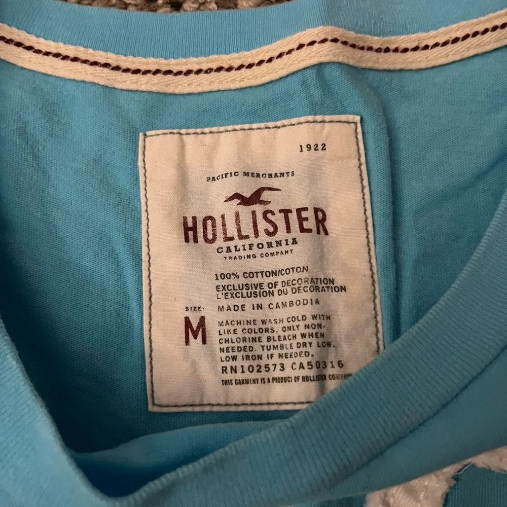 Hollister Light Blue Tee - Picture 3 of 5